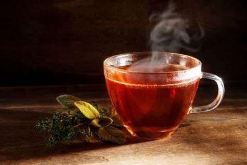 أبرزها الشاي.. مشروبات تزيد من الشعور بالعطش وتصيبك بالجفاف