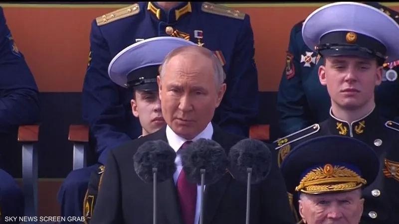 الرئيس الروسي بوتين وسط جيشه الجديد