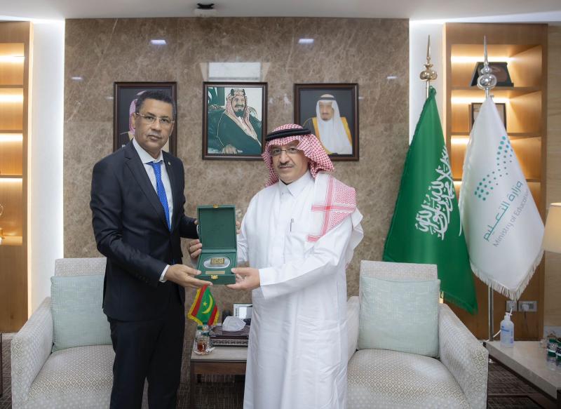وزير التعليم السعودي يلتقي وزير التعليم العالي والبحث العلمي الموريتاني لتعزيز التعاون