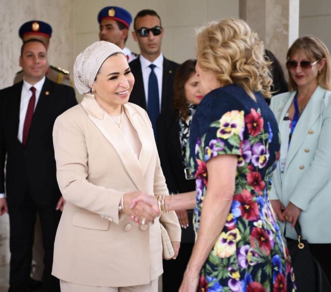 السيدة انتصار السيسي ترحب بزيارة جيل بايدن وتعتبرها خطوة جديدة لتعزيز الصداقة المصرية الأمريكية
