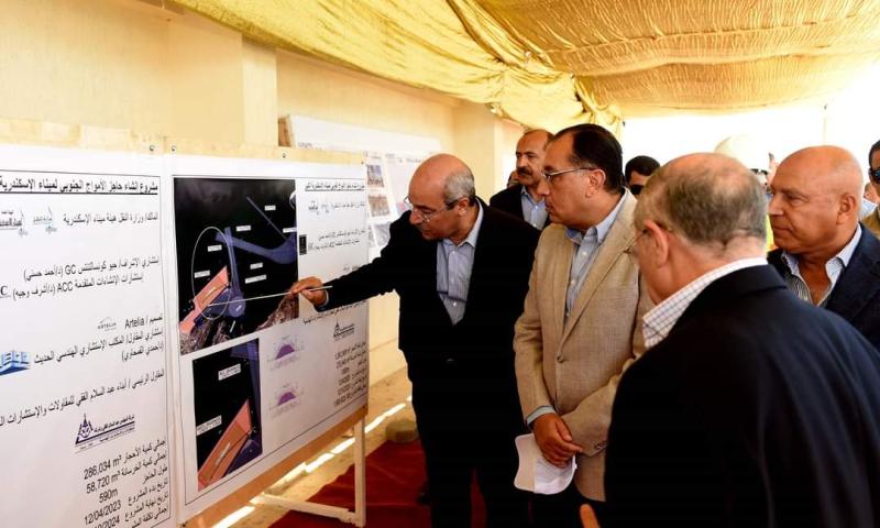 رئيس الوزراء يتابع معدلات تنفيذ المشروعات الجاري إنشاؤها بميناءي الإسكندرية والدخيلة