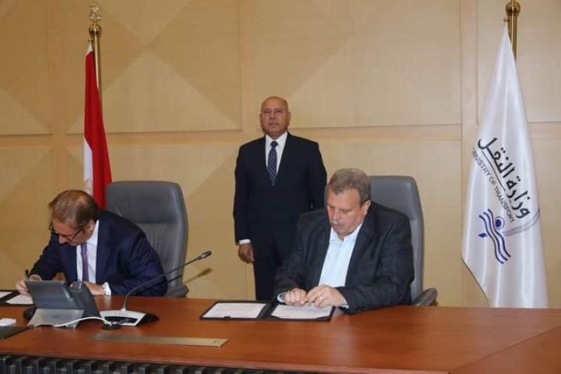 وزير النقل يشهد توقيع بروتوكول بين هيئة السكك الحديدية وشركة كولواى مصر للتصنيع المحلي