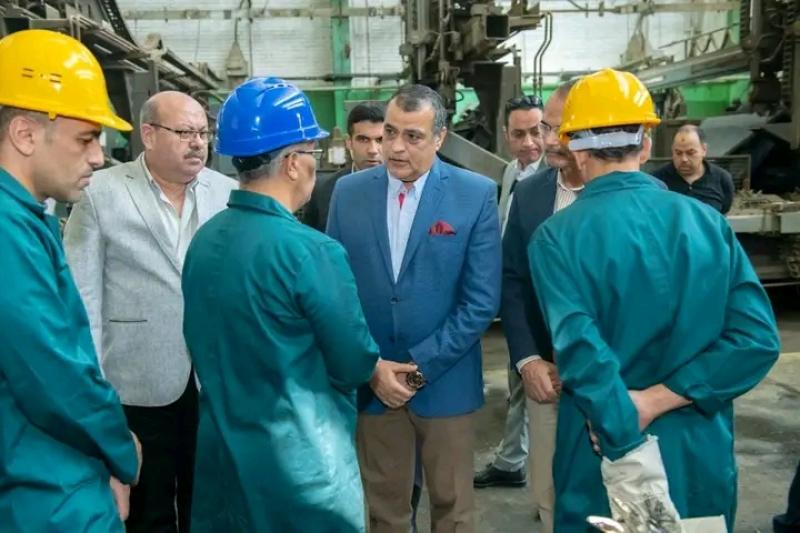 وزير الإنتاج الحربى يقوم بجولة تفقدية مفاجئة لشركة ” حلوان للصناعات الهندسية ”