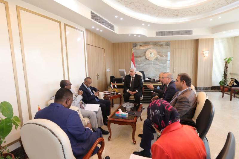 وزير التعليم العالي يبحث سبل تعزيز التعاون الثنائي مع السودان