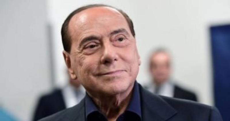 العالم يودع رجل ايطاليا القوي و اشهر رئيس حكومة  من بائع مكانس الي ملياردير بسبعة مليارات يورو