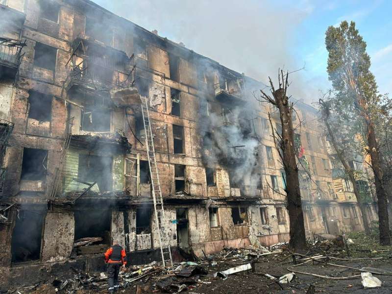 أوكرانيا: مقتل 6 في قصف روسي ”مكثف” بوسط المدينة