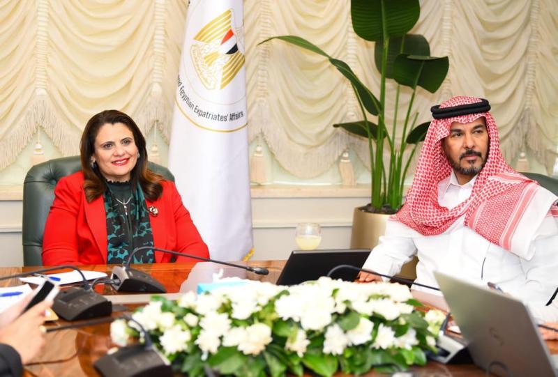 وزيرة الهجرة والملحق العمالي السعودي يطلقان حملة توعية للعمالة المصرية الراغبة في السفر للمملكة