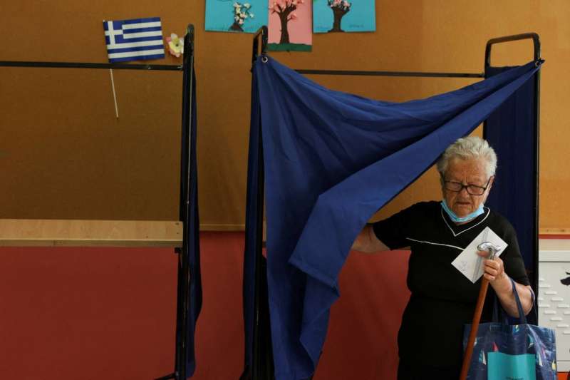اليونانيون يصوتون في ثاني انتخابات عامة خلال 5 أسابيع... وحادث غرق مركب للمهاجرين يخيم على التصويت