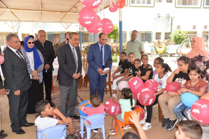 محافظ الإسماعيلية يحتفل بالعيد مع أبناء دار الرحمة لرعاية الفتيات والحضانة الإيوائية