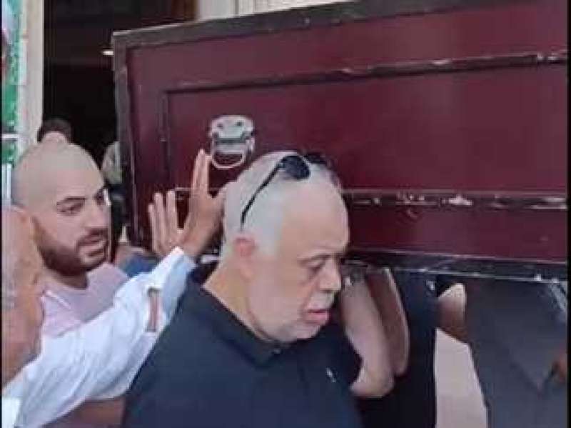 بحضور نقيب المهن التمثيلية أشرف زكي.. تشييع جنازة الفنان أحمد قنديل