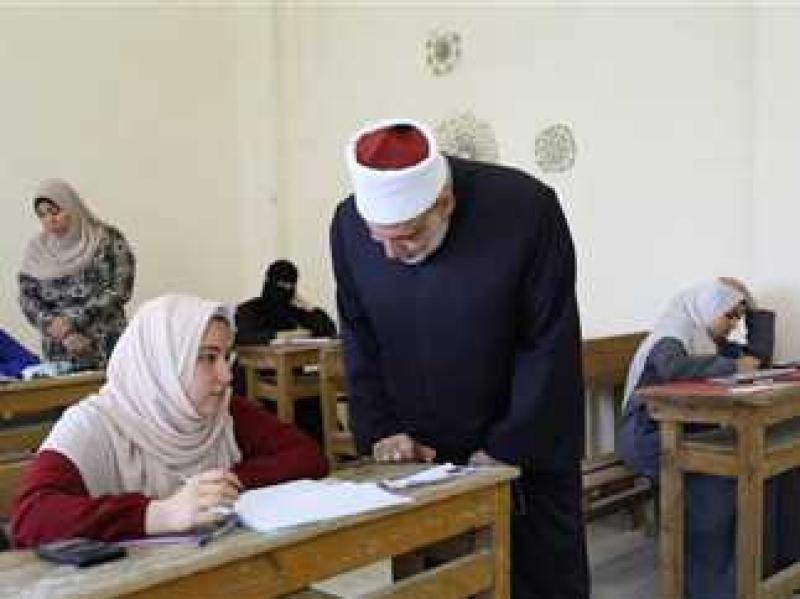 امتحانات الثانوية الأزهرية 2023.. تباين الآراء بين طلاب المنيا حول امتحان الصرف والإنشاء