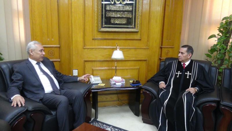 رئيس جامعة المنيا يستقبل وفد الكنيسة الإنجيلية الثانية لتقديم التهنئة بعيد الأضحى