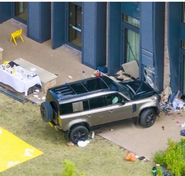 سيارة تقتل طالبة بريطانية 8 سنوات داخل مدرستها