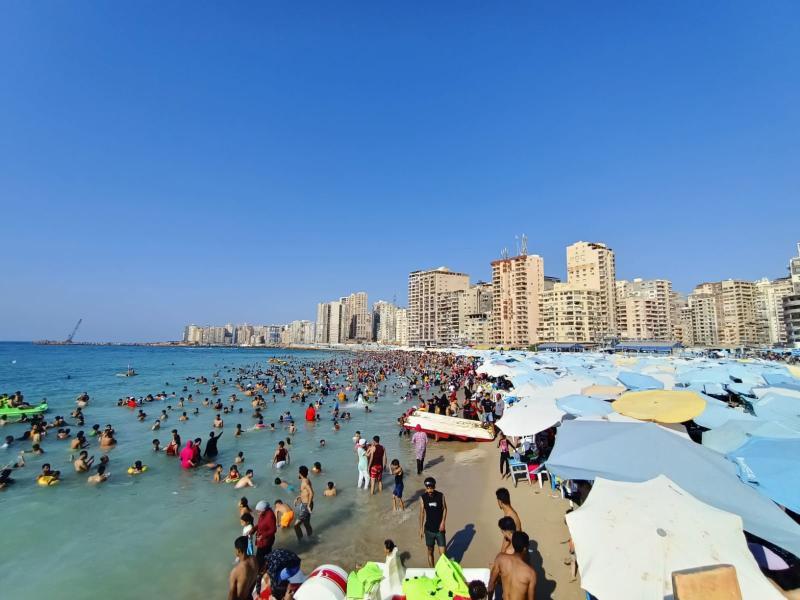 شواطئ الإسكندرية ”مليانه على الاخر”