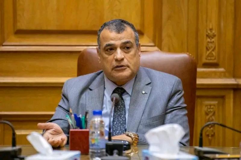 وزير الدولة للإنتاج الحربي يتلقى تقريرًا بموقف منظومة الشكاوى بالوزارة