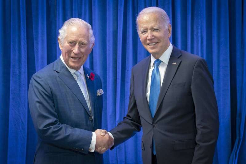 الرئيس الأميركي يلتقي الملك تشارلز ورئيس الوزراء خلال زيارة لبريطانيا
