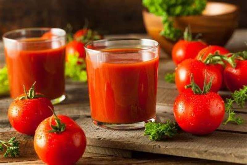 فوائد صحية عديدة لكوب من عصير الطماطم يوميًا