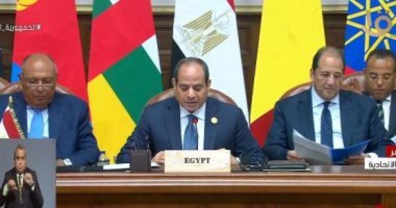 الرئيس السيسي اثناء القاء البيان الختامي للقمة بالقاهرة
