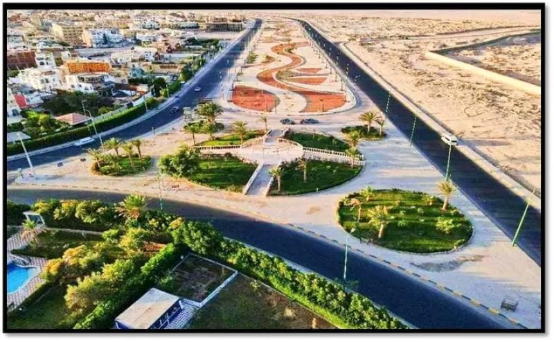وزير الإسكان ومحافظ البحر الأحمر يتفقدان مشروع تطوير طريق المطار بمدينة الغردقة
