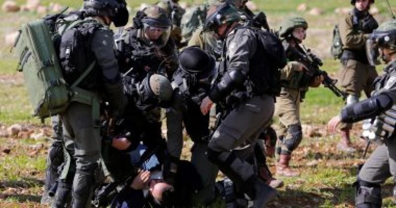 صورة لعربدة قوات الاحتلال في الضفة الغربية