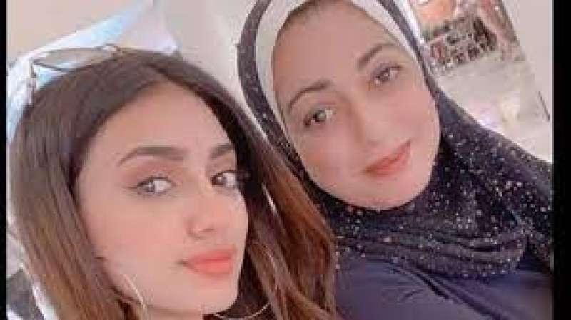 ميرنا هشام ووالدتها
