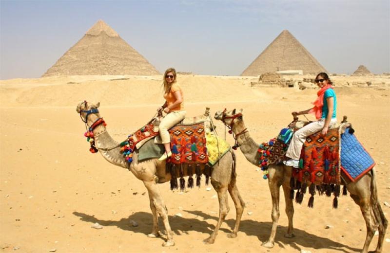 جهود مصر في استعادة الحركة السياحية: التعاون مع المستثمرين السياحيين لتنشيط القطاع وتحقيق نجاحات جديدة