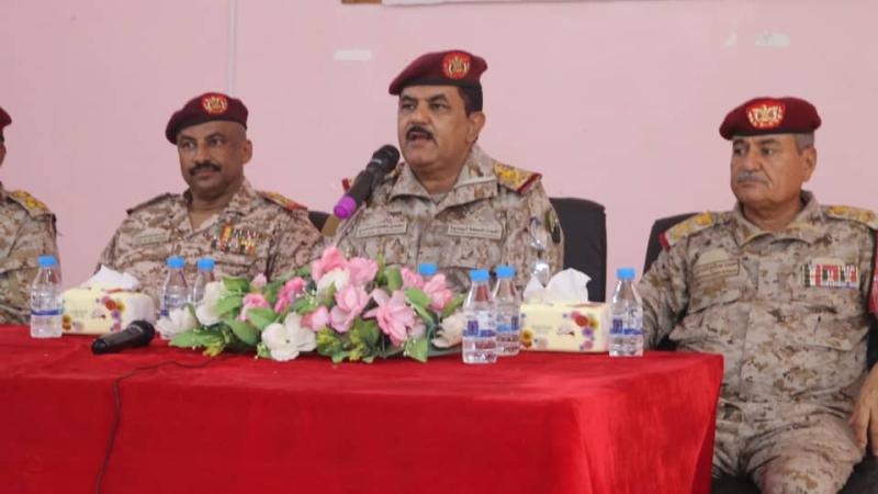وزير الدفاع اليمني  يشيد بجاهزية وانضباط المنطقة العسكرية الثانية
