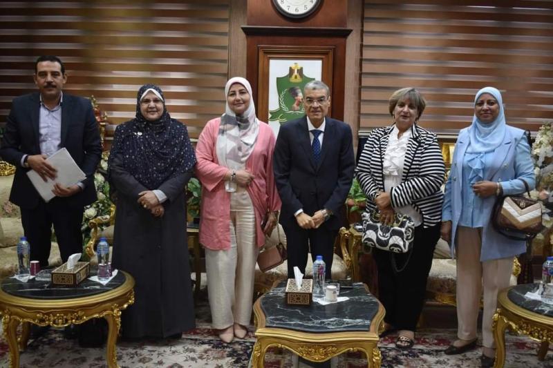 محافظ المنيا يلتقى وفد المجلس القومى للمرأة لمناقشة سبل دعم أنشطة الفرع