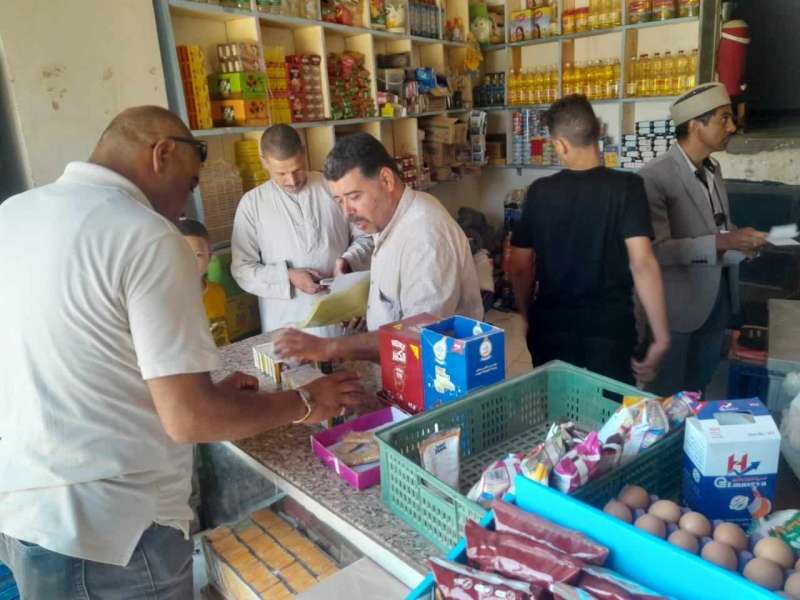 ضبط مصنع مواد غذائية بدون ترخيص خلال حملة تموينية بمركز مطاي بالمنيا