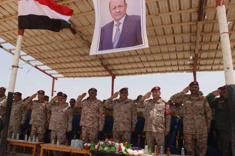 وزير الدفاع اليمني يطلع على جاهزية محور الغيضة