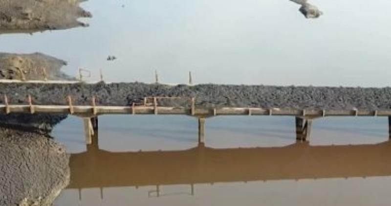 الجفاف يظهر جسر الاوراجوي المغمور
