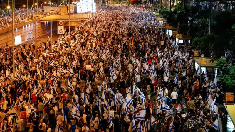 الالاف من الاسرائيليين يتظاهرون في وسط تل ابيب ضد القانون