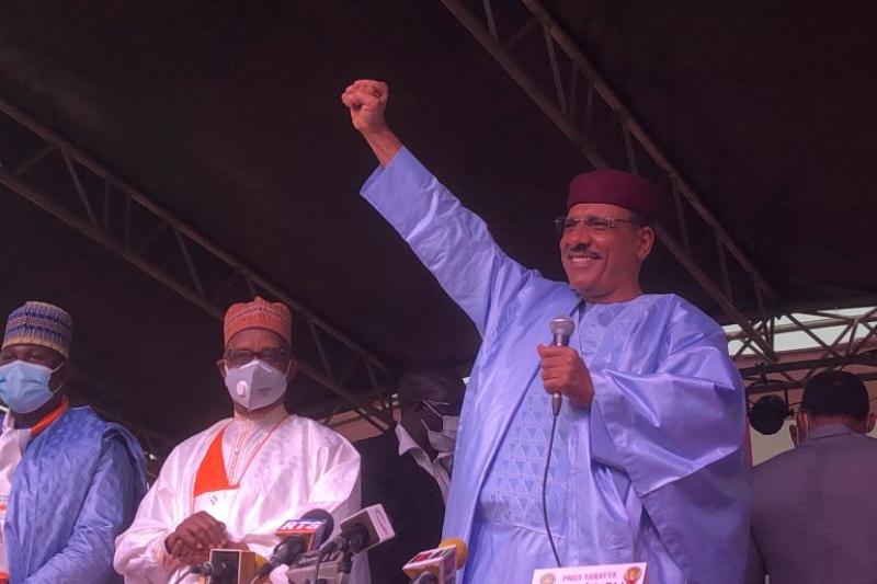احتجاز وانقلااب ضد محمد بازوم أول رئيس للنيجر من الأقلية العربية (الأوروبية)
