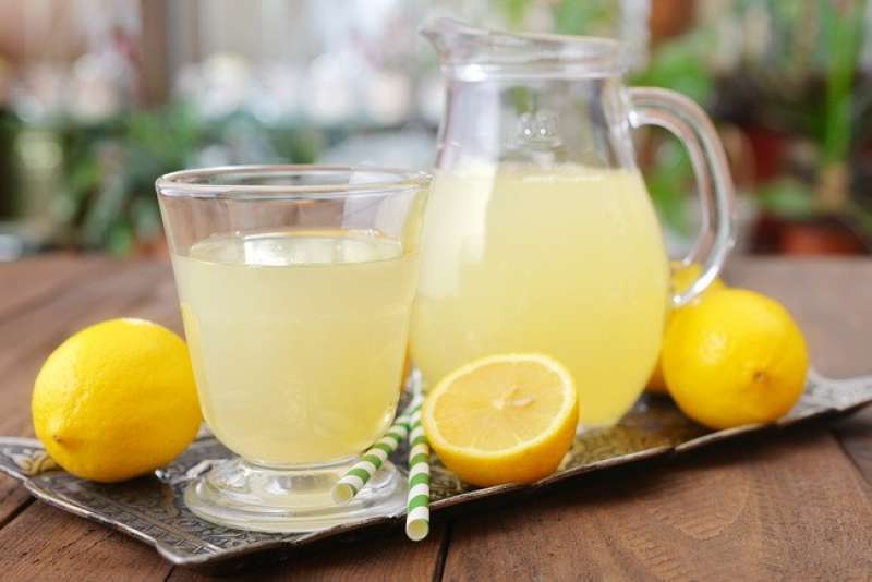 فوائد صحية  عند تناول عصير الليمون