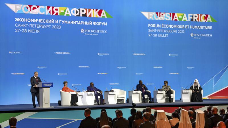 بوتين في ختام القمة الروسية الإفريقية: روسيا تسعي لتعزيز التعاون العسكري مع إفريقيا