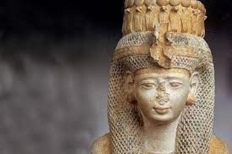 في مثل هذا اليوم: عودة رأس نفرتاري إلى مصر بعد سرقته من بريطانيا