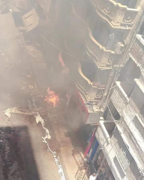 إندلاع حريق هائل فى أحد المحلات التجارية بمحرم بك فى الإسكندرية