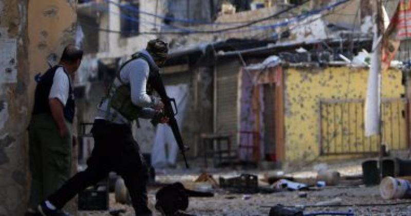 المسلحون الفلسطينيون المتناحرون في عين الحلوة