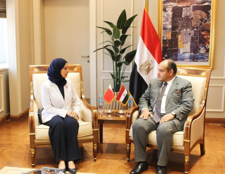 سفيرة البحرين بالقاهرة تلتقى مع وزير التجارة والصناعة لتعزيز التعاون بين البلدين