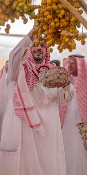 السعودية: أمير القصيم يرعى حفل كرنفال بريدة للتمور