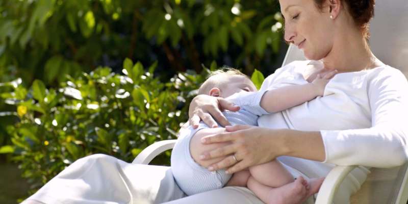 بالتزامن مع الأسبوع العالمي لها.. فوائد صحية للطفل عند الرضاعة الطبيعية