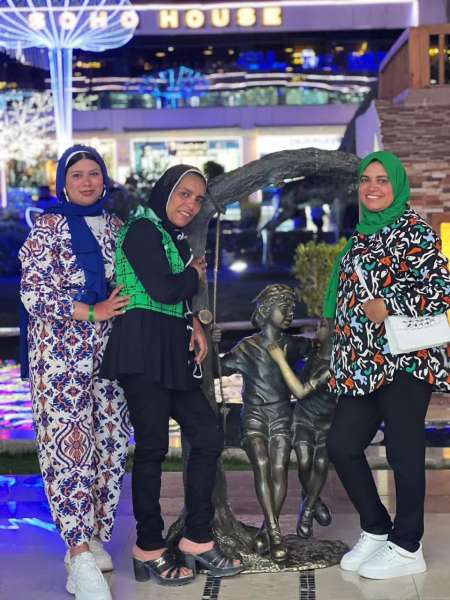 أول 3 سيدات يعملن في تنجيد الأثاث في مصر: «حلمنا نفتح معرض»