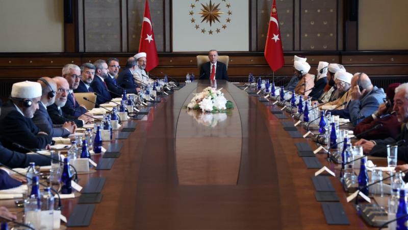 الرئيس التركي مع قيادات جماعة الاخوان في تركيا حول العالم