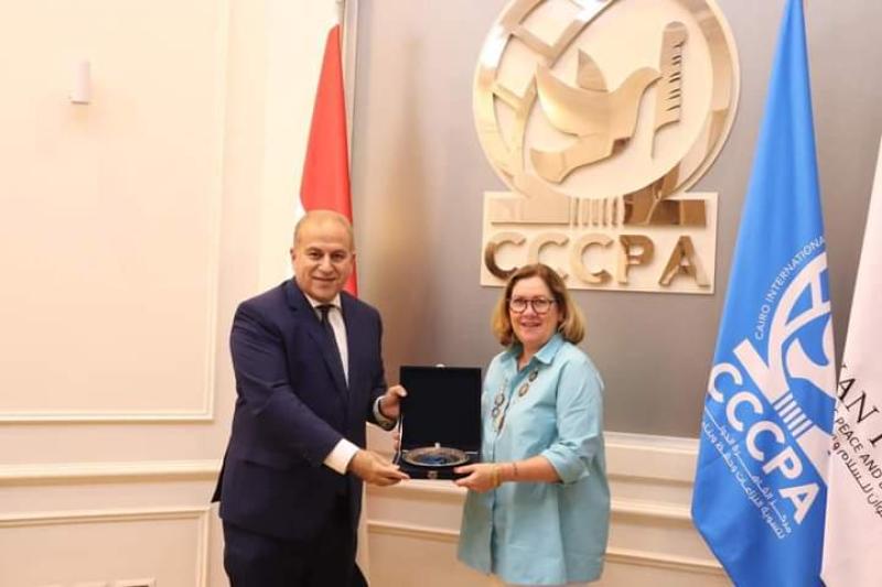 مدير عام القوة متعددة الجنسيات تزور مركز القاهرة الدولي لتسوية النزاعات وحفظ وبناء السلام