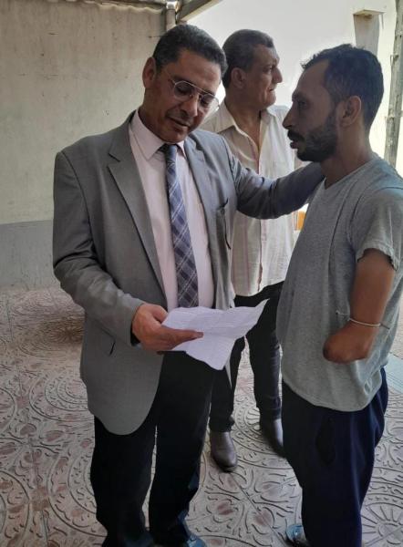 وزارة العمل تسلم عقد لشاب من ذوي الهمم بالدقهلية