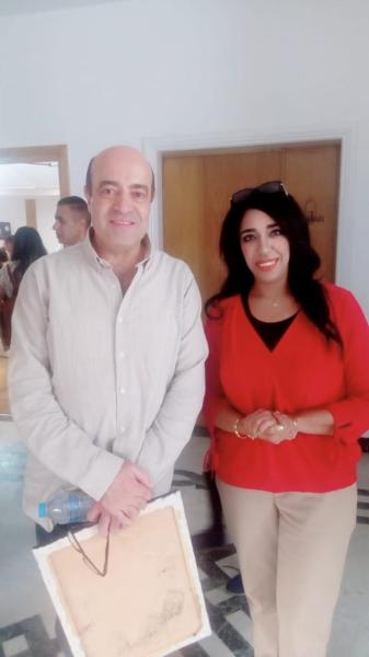 الكاتب المسرحي إبراهيم الحسيني مع محررة النهار عبير عبد المجيد
