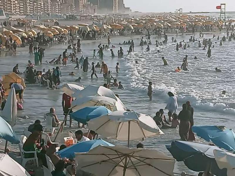 رفع الرايات الحمراء على 60 %من شواطئ الإسكندرية