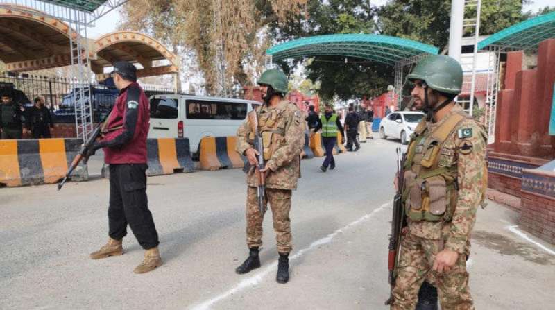 إعلام صيني: قافلة مهندسين صينيين تتعرض لهجوم قرب مركز للشرطة في باكستان