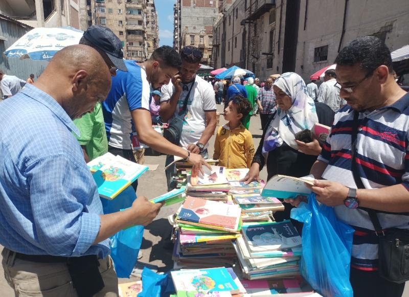 الكتاب بـ30 جنيه.. مبادرة لبيع الكتب الدراسية الخارجية المستعملة بالإسكندرية