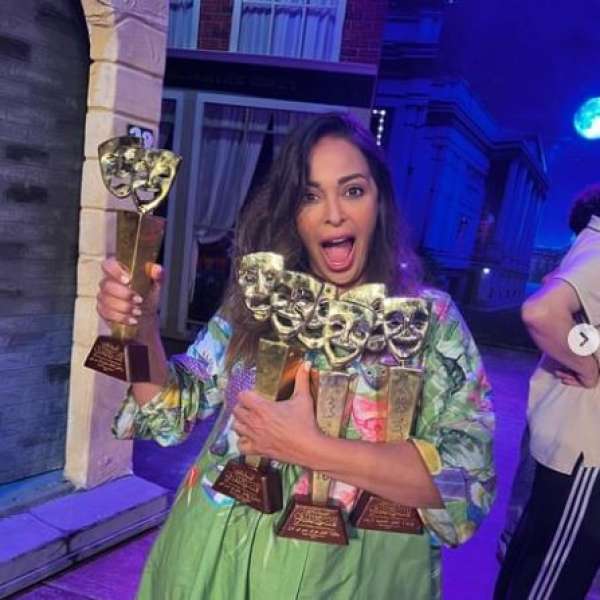 داليا البحيري تحتفل  بحصول مسرحية ”سيدتي انا” على جائزة أفضل عرض مسرحي